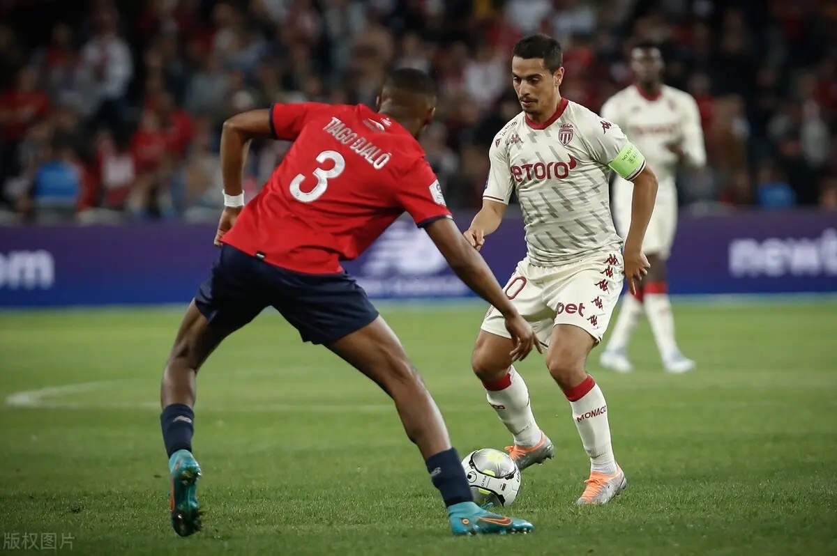 爱游戏体验本菲卡发布备战花絮，国际比赛日门线救险，欧联任务艰巨，细节决定成败的简单介绍