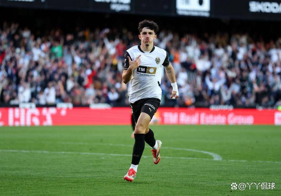 爱游戏中国包含赛后体能课后，瓦伦西亚完成体检备战德国杯，态度坚定，身体对抗强度拉满的词条